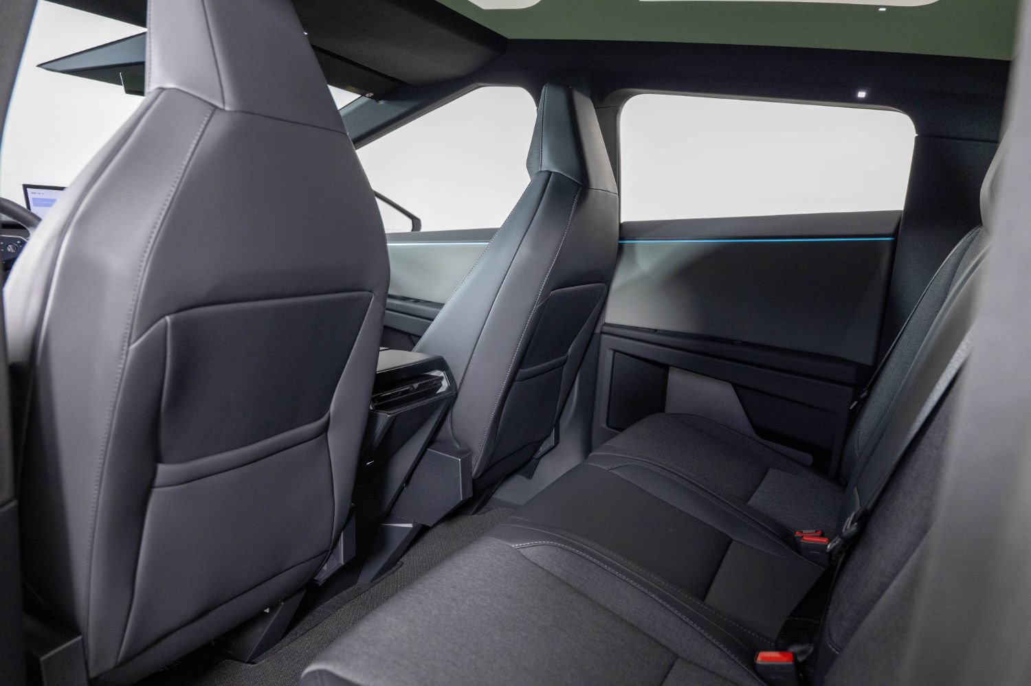 Used 2026 Tesla Cybertruck AWD Crew Cab image 19