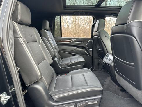Used 2023 Cadillac Escalade ESV Premium Luxury image 36