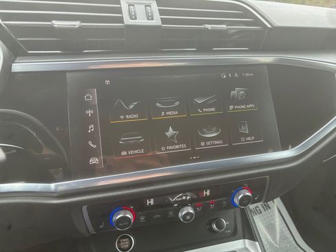 Used 2024 Audi Q3 2.0T Premium image 26