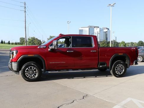 Used 2026 GMC Sierra 2500 SLT w/ SLT Convenience Package AWD/4WD image 4