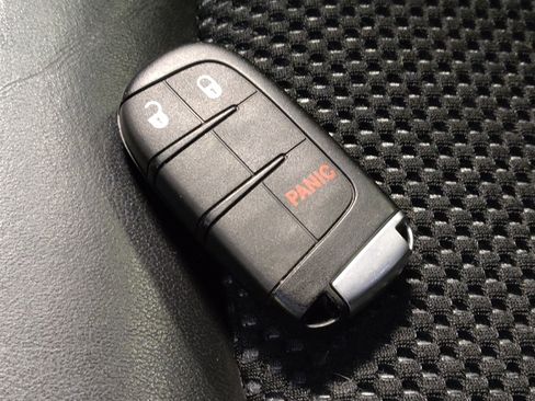 Used 2017 Dodge Journey Crossroad FWD image 32
