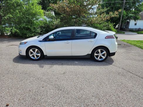 Used 2012 Chevrolet Volt Premium w/ Premium Trim Package FWD image 2