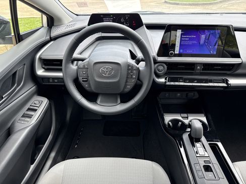 Used 2025 Toyota Prius LE image 15