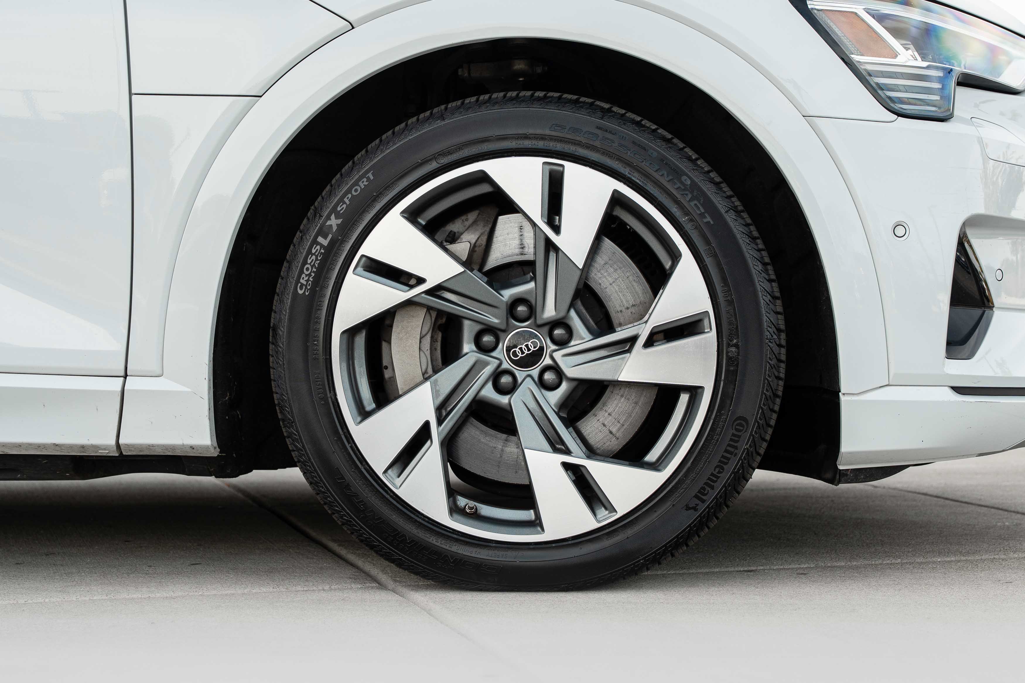 Certified 2023 Audi e-tron Premium Plus w/ Premium Plus Package AWD/4WD image 33