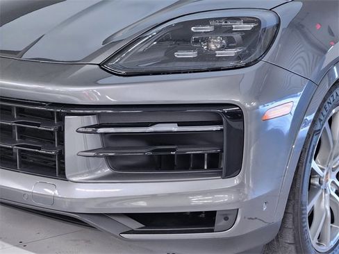 Used 2024 Porsche Cayenne Coupe image 12