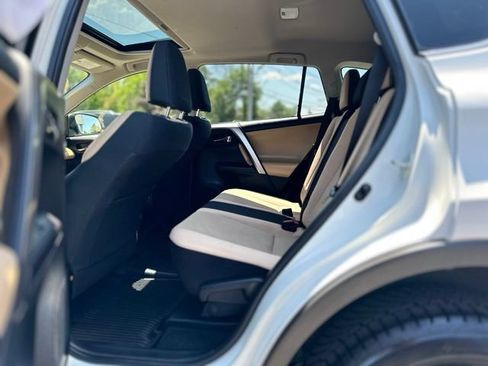 Used 2018 Toyota RAV4 XLE AWD/4WD image 18