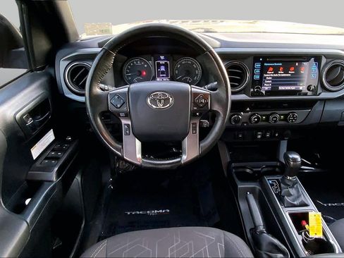 Used 2018 Toyota Tacoma TRD Off-Road AWD/4WD image 6