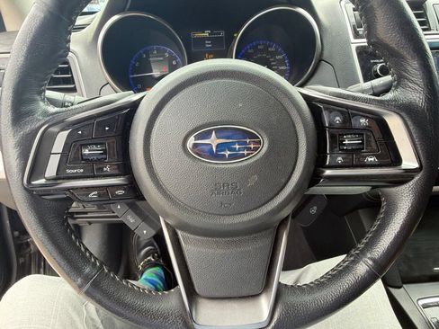 Used 2019 Subaru Outback 3.6R Touring AWD/4WD image 2