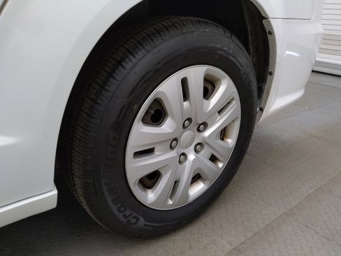 Used 2019 Dodge Grand Caravan SE w/ UConnect Hands-Free Group FWD image 31