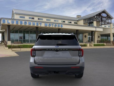 New 2026 Ford Explorer Active RWD image 5
