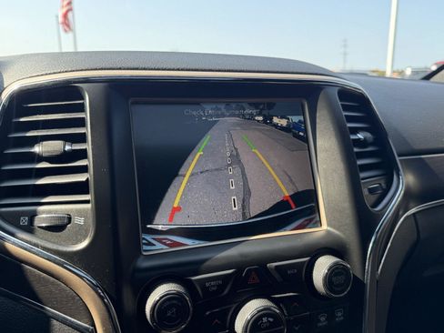 Used 2017 Jeep Grand Cherokee Limited AWD/4WD image 25