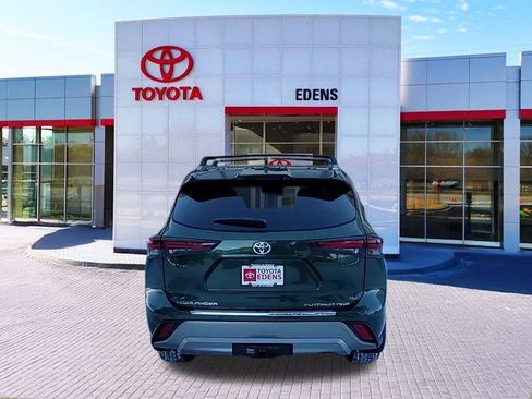 New 2025 Toyota Highlander Platinum image 4