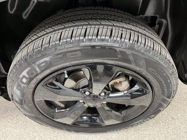Used 2021 Jeep Cherokee Latitude Plus FWD image 14