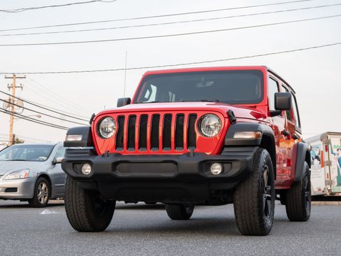 Used 2023 Jeep Wrangler Unlimited Sport image 5
