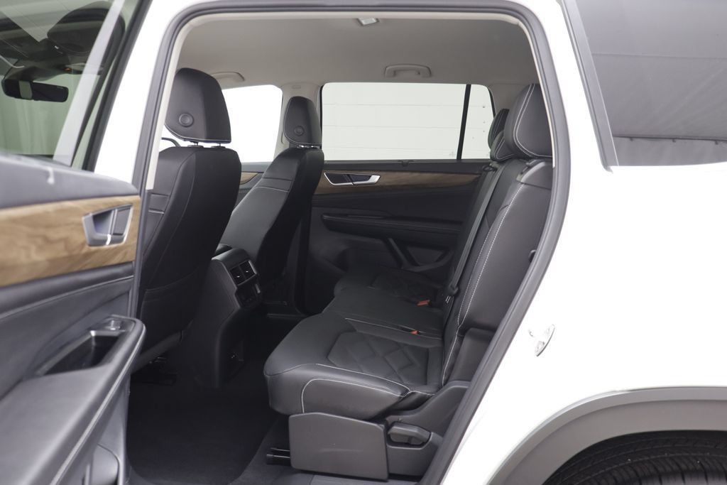 Used 2026 Volkswagen Atlas SE w/ Black Wheel Package AWD/4WD image 12