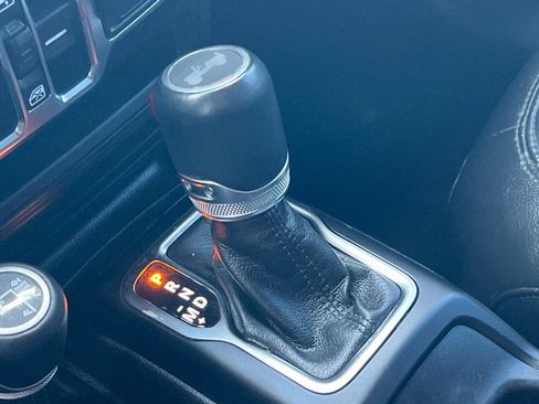 Used 2022 Jeep Wrangler Unlimited Sahara image 19