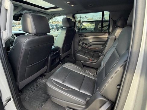Used 2020 Chevrolet Suburban LT image 12