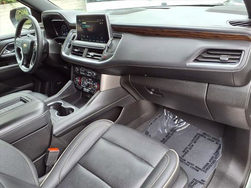 Used 2023 Chevrolet Suburban Premier image 25