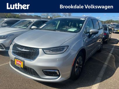 Used 2023 Chrysler Pacifica Touring-L