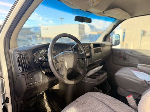 Used 2005 Chevrolet Express 2500 Extended image 8