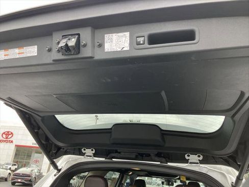 Certified 2023 Toyota Sienna Platinum image 32