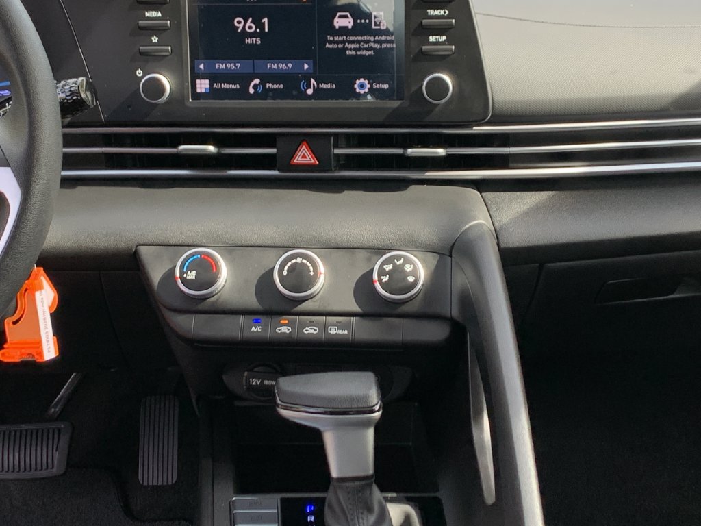 Used 2026 Hyundai Elantra SE FWD image 19