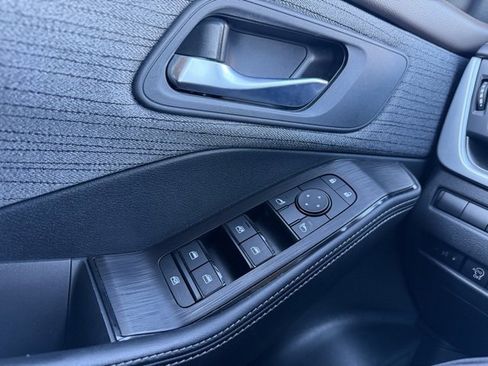 Certified 2023 Nissan Rogue SV image 25