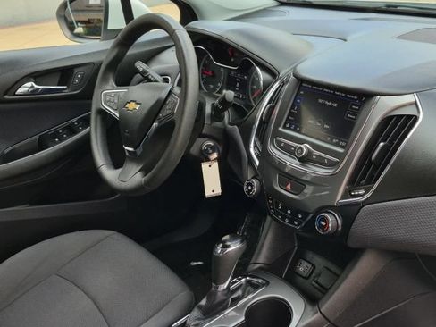 Used 2019 Chevrolet Cruze Sedan FWD image 13