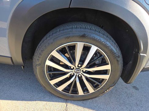 Used 2025 Nissan Pathfinder Platinum image 7