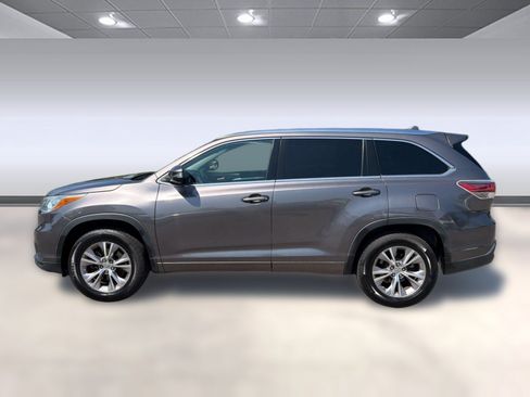 Used 2015 Toyota Highlander XLE FWD image 2