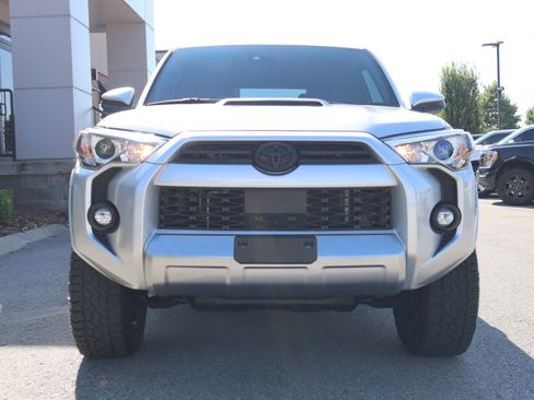 Used 2022 Toyota 4Runner TRD Off-Road AWD/4WD image 4