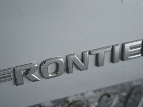 Used 2018 Nissan Frontier S RWD image 22