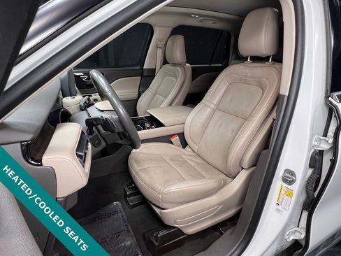 Used 2022 Lincoln Aviator Reserve w/ Elements Package Plus image 3