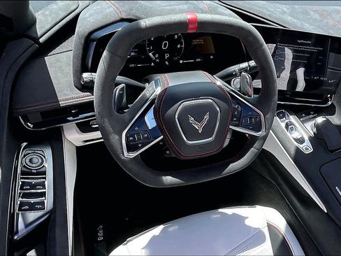 Used 2023 Chevrolet Corvette Stingray Premium Conv w/ Z51 Performance Package RWD image 17