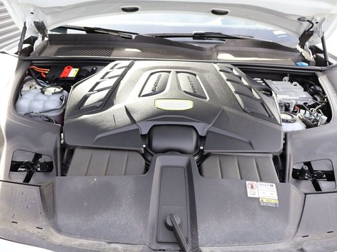 Certified 2023 Porsche Cayenne Turbo S AWD/4WD image 29