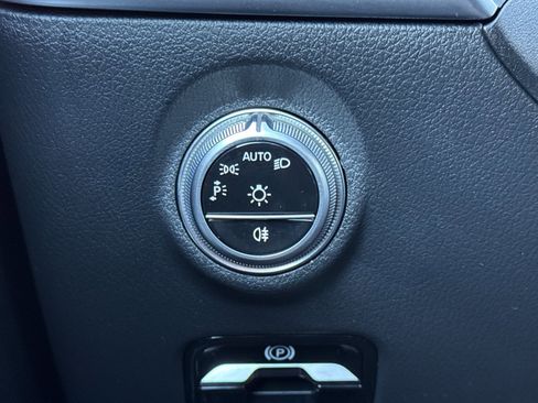 Used 2025 Mercedes-Benz C 300 Sedan image 28