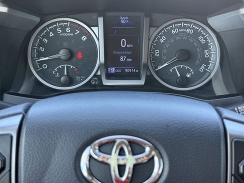 Used 2020 Toyota Tacoma SR5 image 27