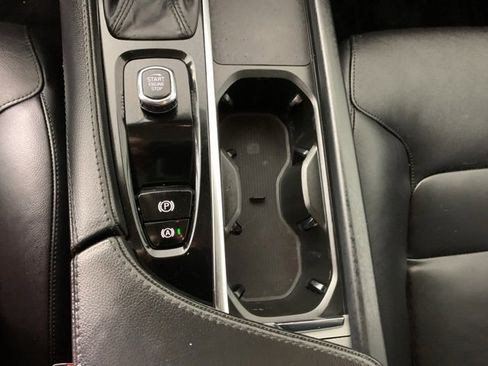 Used 2022 Volvo XC90 T5 Momentum w/ Advanced Package image 28