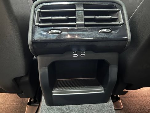 Used 2026 BMW 550e xDrive w/ Premium Package AWD/4WD image 29