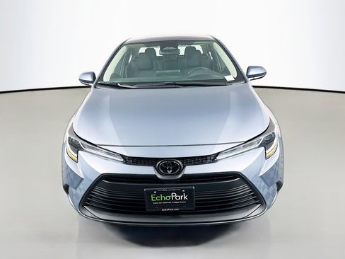 Used 2024 Toyota Corolla LE FWD image 2