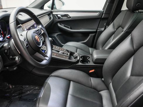 Certified 2025 Porsche Macan image 22