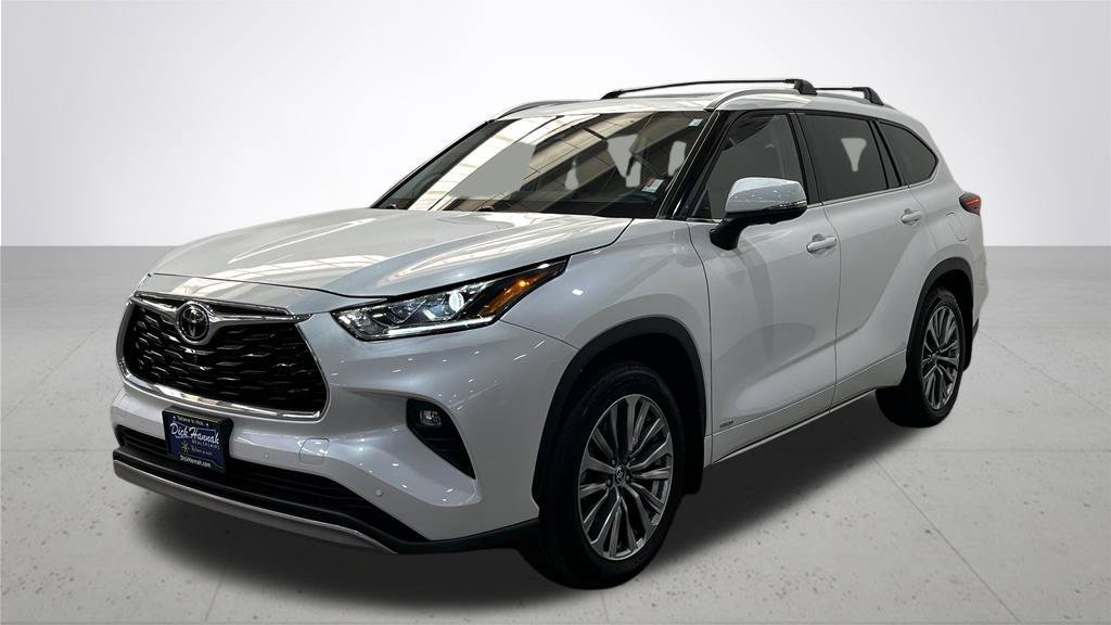 Used 2025 Toyota Highlander Limited AWD/4WD image 2
