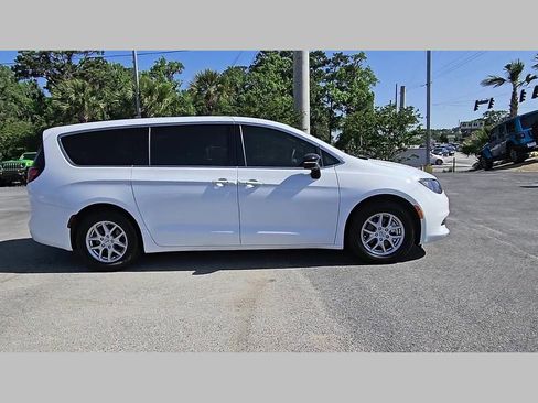 Used 2025 Chrysler Voyager LX FWD image 35