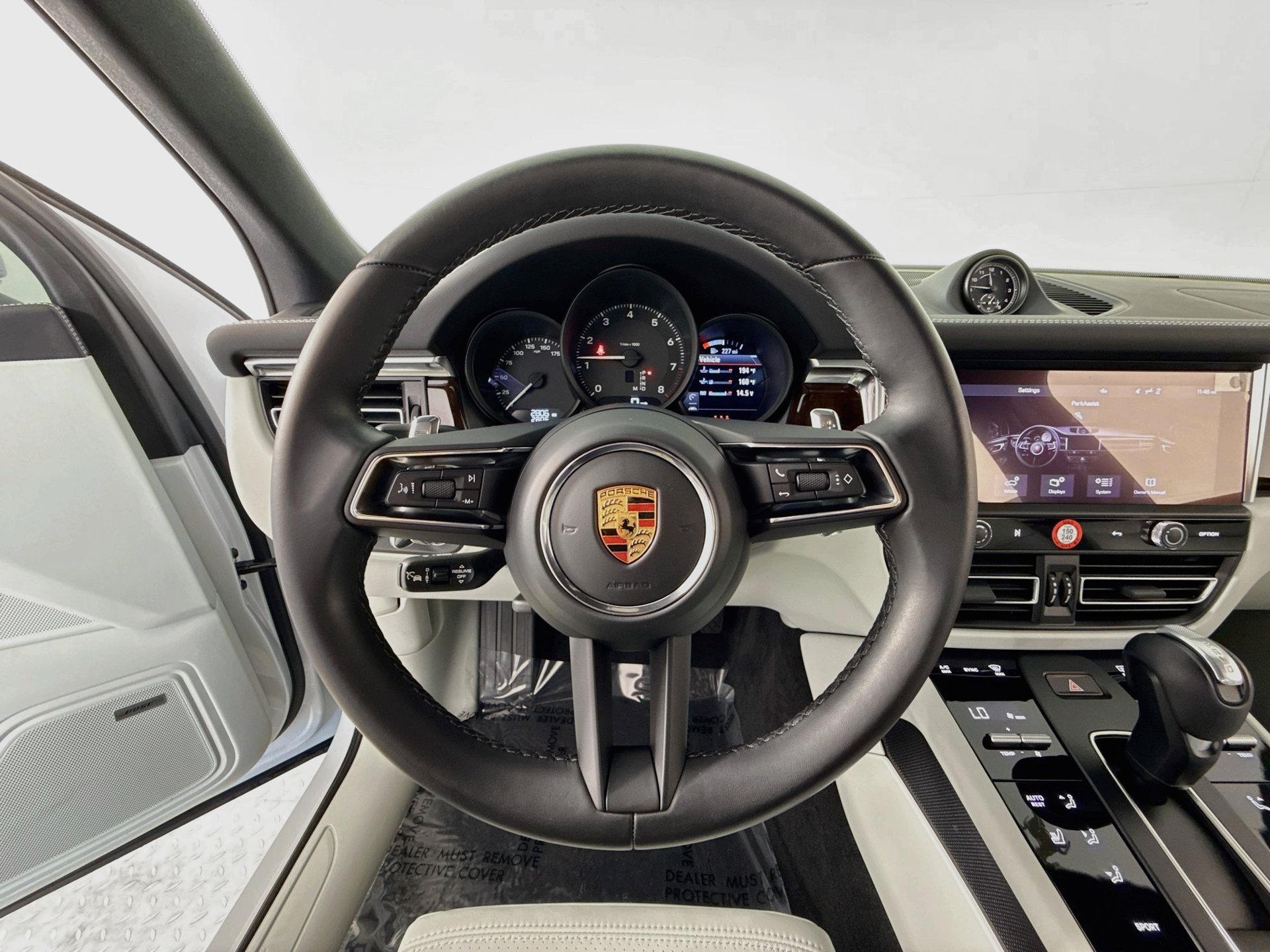 Used 2024 Porsche Macan AWD/4WD image 10