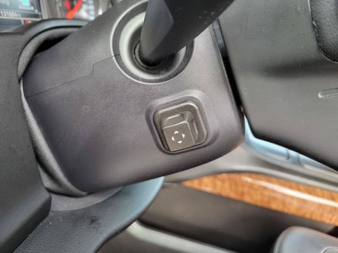 Used 2015 Chevrolet Tahoe LTZ AWD/4WD image 14
