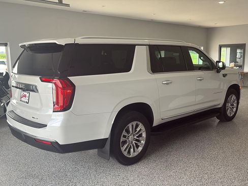Used 2023 GMC Yukon XL SLT w/ SLT Luxury Package AWD/4WD image 3