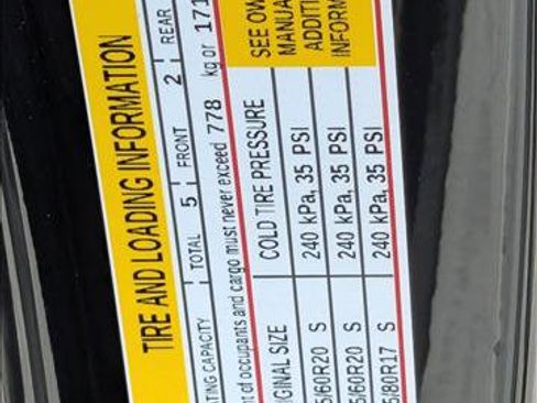 Used 2025 Chevrolet Silverado 1500 LT Trail Boss w/ Convenience Package II image 18