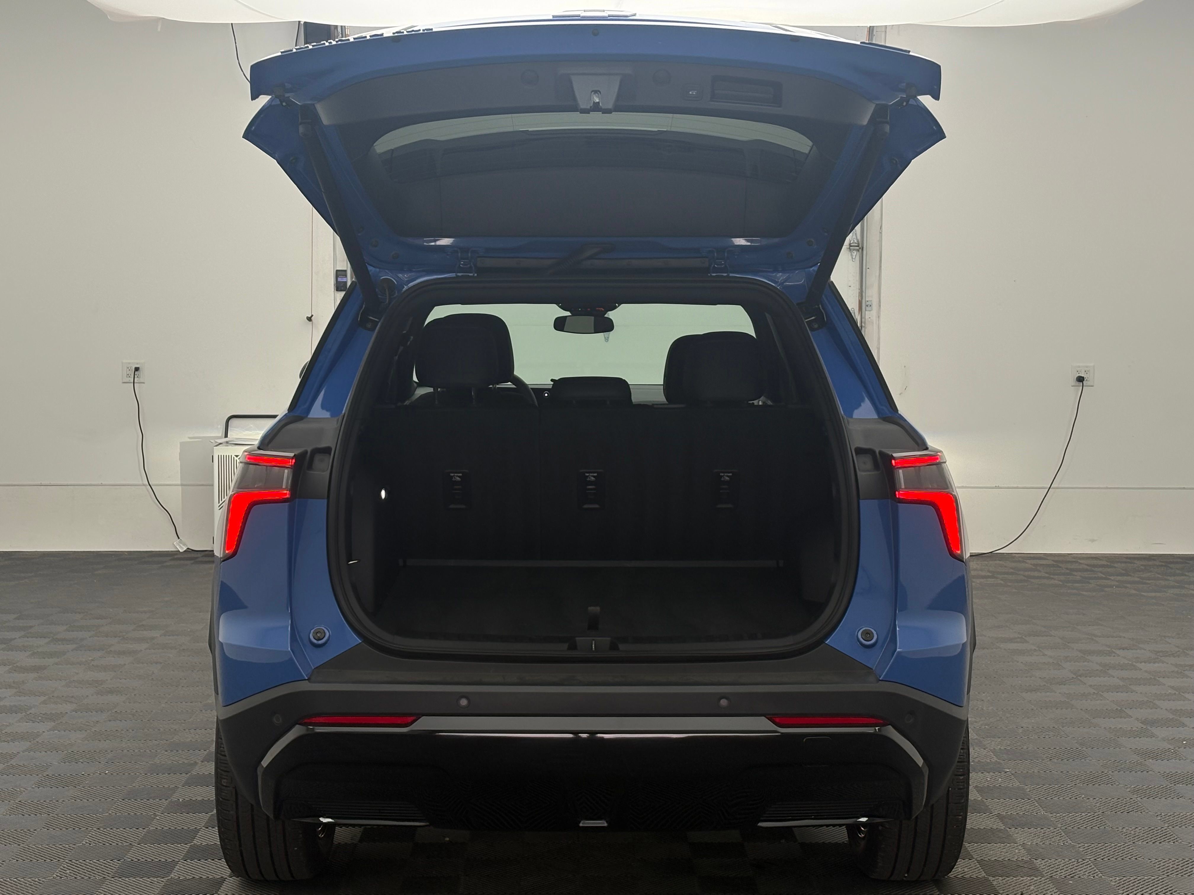 Used 2025 Chevrolet Equinox RS w/ Convenience Package III AWD/4WD image 8