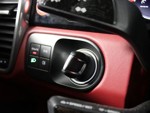 Used 2022 Porsche Cayenne Premium Pkg image 21