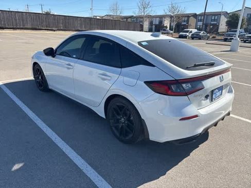 Used 2023 Honda Civic Sport image 3